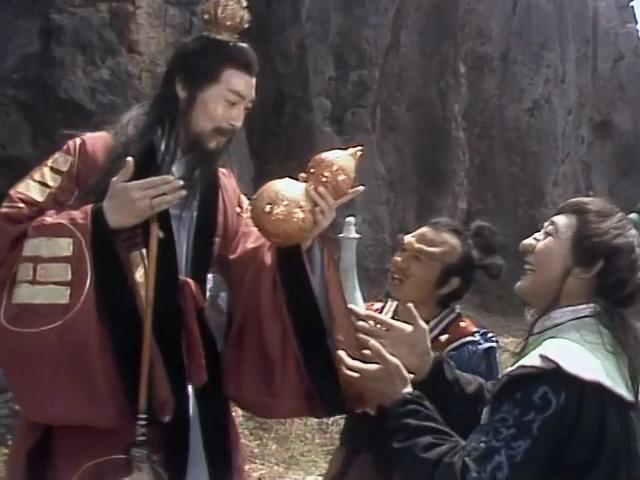 金角和银角是菩萨跟老君借来的,那他们的妈妈