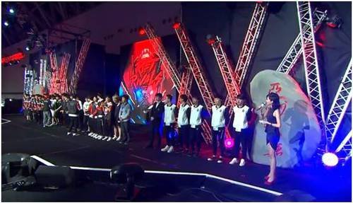 LOL在台夺冠观众离场 只剩中国队员对着空荡荡的台下发表感