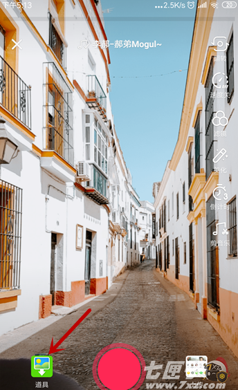 抖音自定义背景穿越怎么玩 抖音自定义背景穿越怎么玩