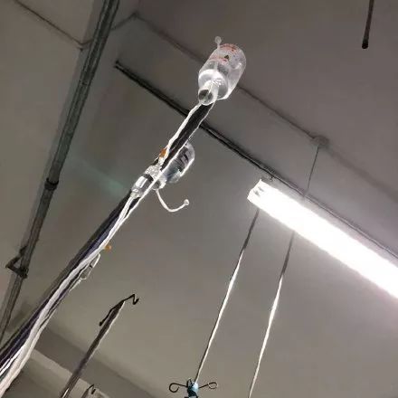 女生输液照片请假专用