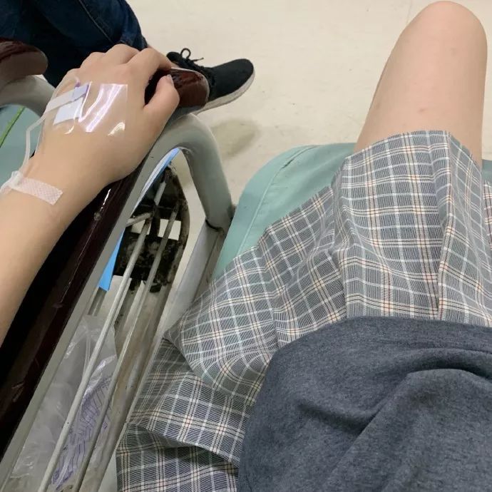 女生输液照片请假专用 女生输液照片请假专用