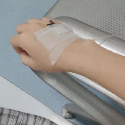 女生输液照片请假专用