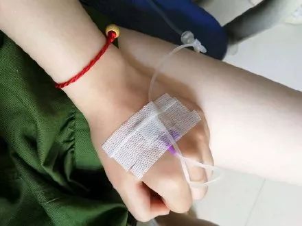 女生输液照片请假专用