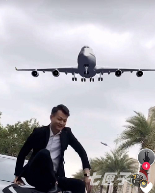 飞机飞过头顶视频怎么做